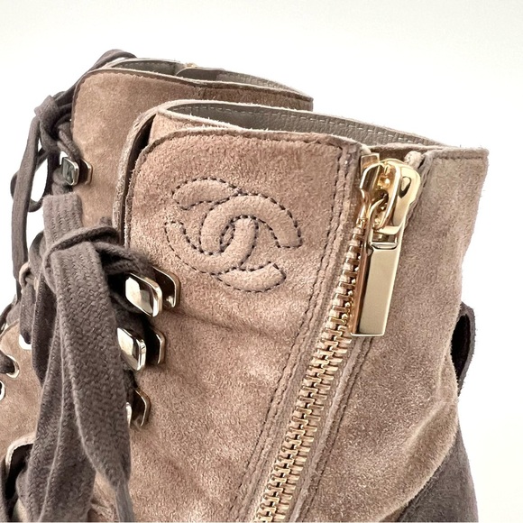 CHANEL | CC Cap Toe Suede Lace Up Short Ankle Boots Block Heel Beige EU 39.5 - Picture 8 of 16